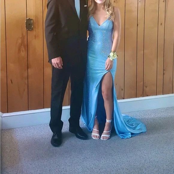 Prom dress - Picture 2 of 6